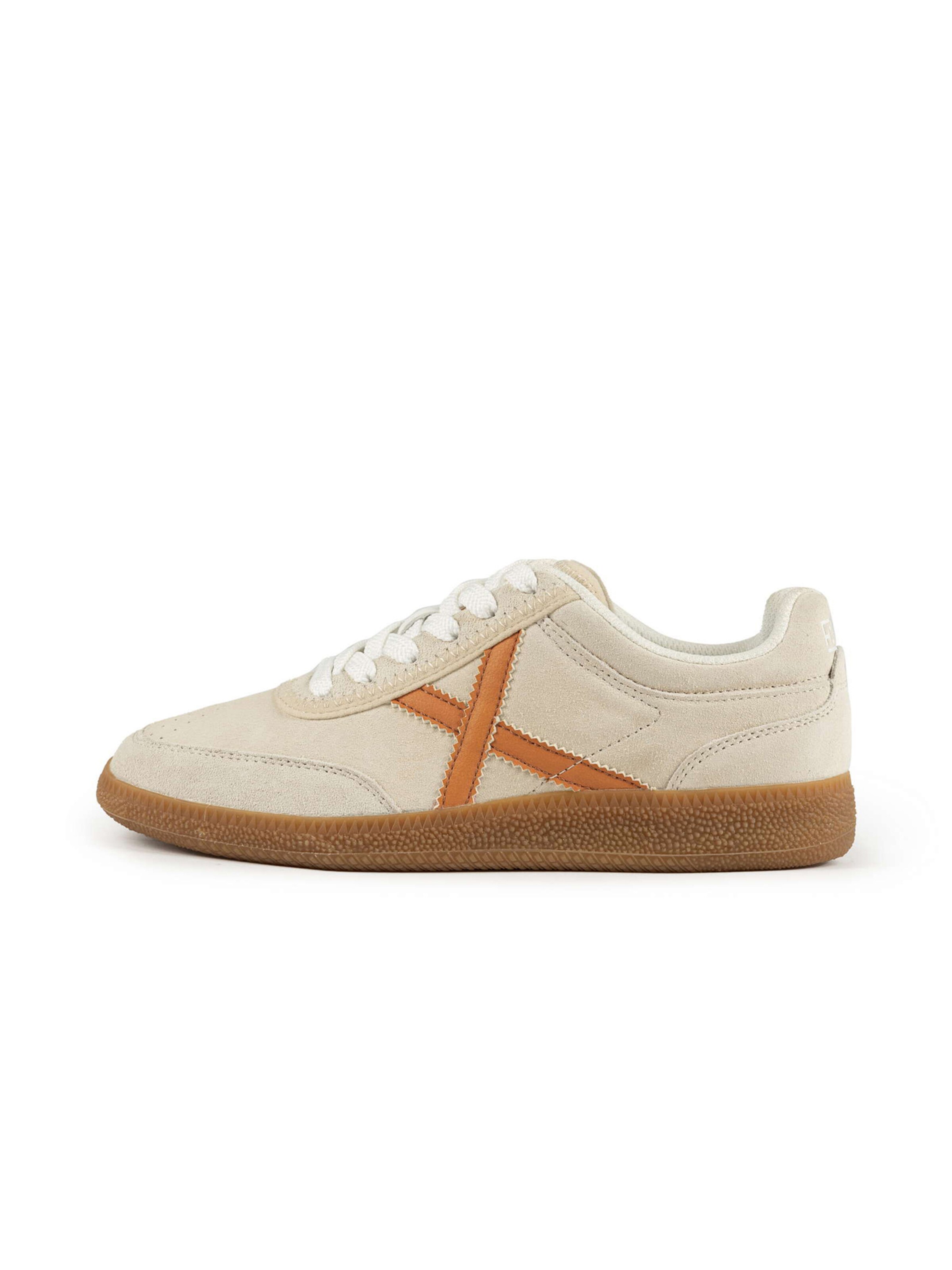 Sneaker bassa 'RUMBA' di MUNICH in bianco: frontale