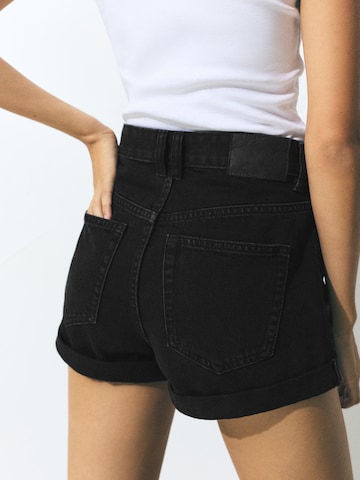 Pull&Bear Baggy Shorts in Schwarz