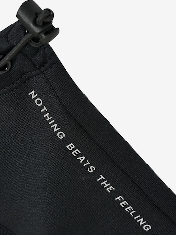 Newline Sports Scarf in Black