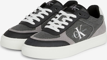 Calvin Klein Jeans Sneaker in Grau