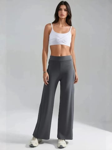 Lady Bersan Trousers 'Jogginghose' in Grey: front
