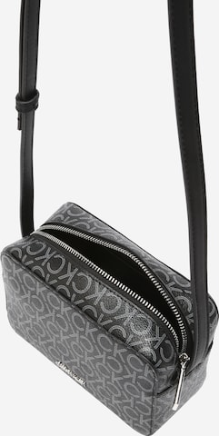 Calvin Klein - Bolso de hombro en negro