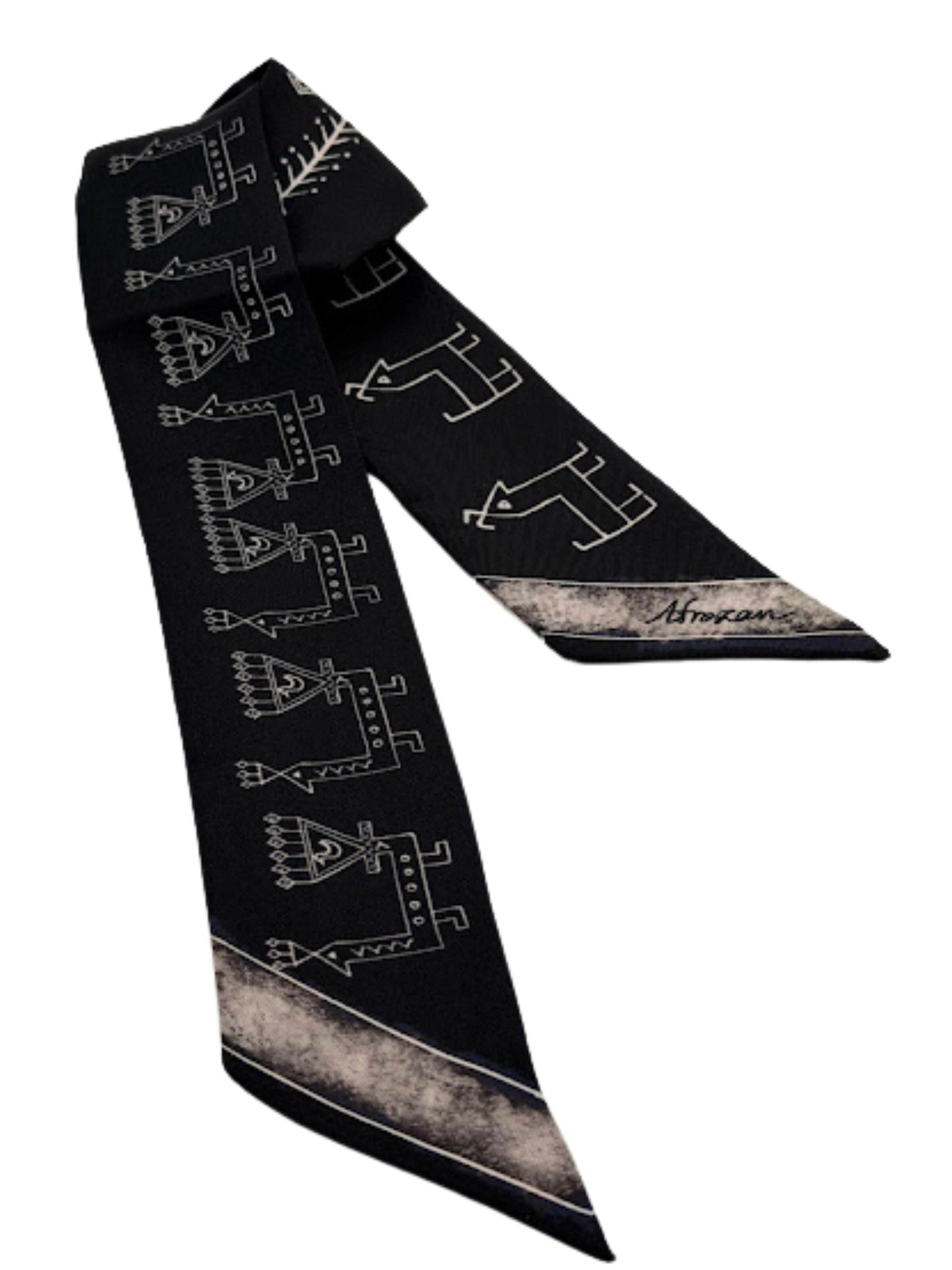 AFROZAN Schal 'Black & White Silk Twilly – Symbolic Motifs'‌‌‌‌‌‌‌‌‌‌ in Schwarz: Vorderseite
