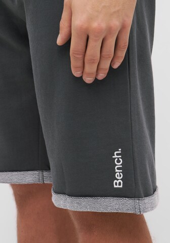 BENCH Regular Sporthose in Grau