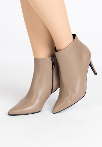 faina Ankle Boots in Beige