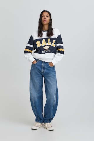 Ball Sweatshirt 'Batomasso' i hvid