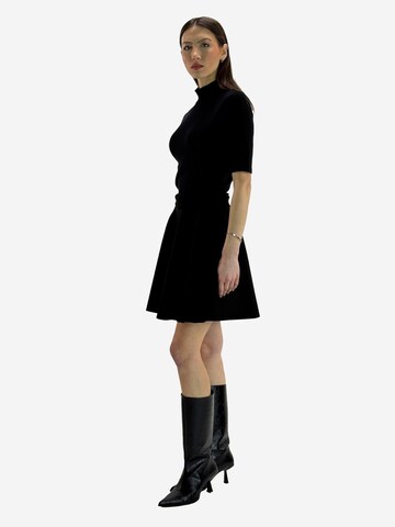 Elara Rock in Schwarz