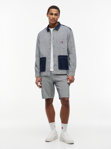 Tommy Jeans Демисезонная куртка в Синий