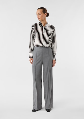 Regular Pantalon à plis COMMA en gris
