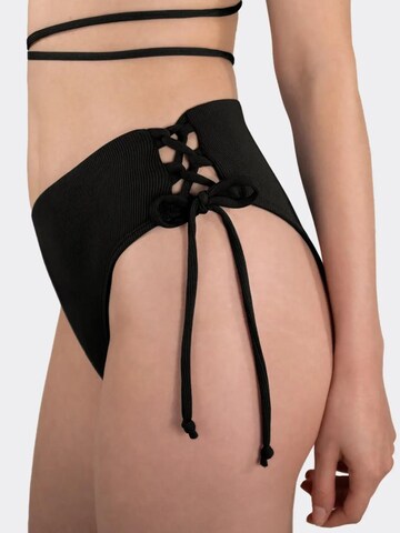 MYLILY Bikini Bottoms 'Perioden Bikinihose Crinkle gekreuzte Schnürung' in Black