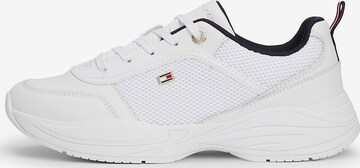 Baskets basses TOMMY HILFIGER en blanc : devant