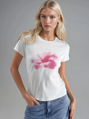 T-shirt Hiccup en blanc : devant