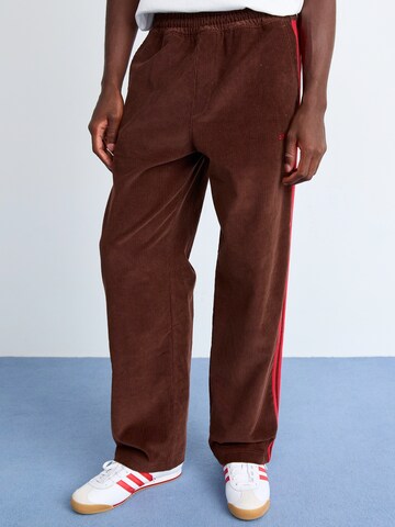 Loosefit Pantaloni di ADIDAS ORIGINALS in marrone: frontale