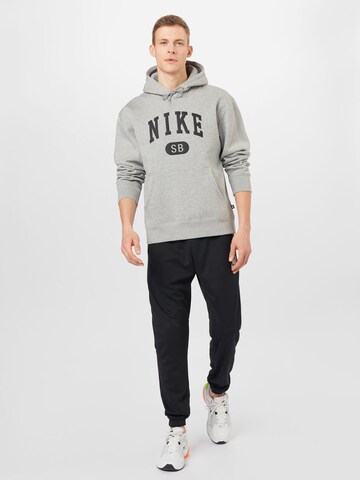 Nike SB Sportsweatshirt in Grau