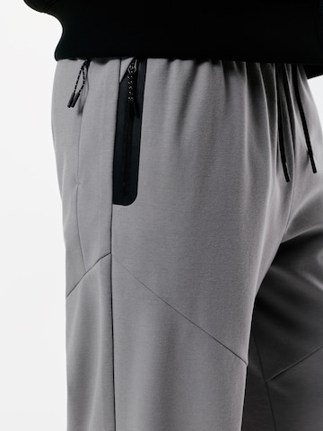 regular Pantaloni di Pull&Bear in grigio