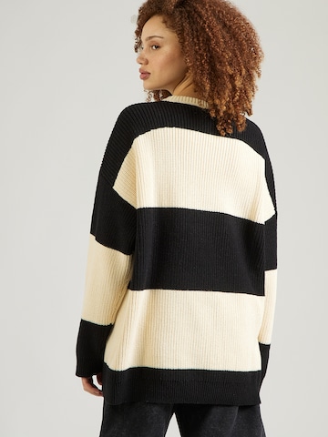 Karo Kauer Avara lõikega kampsun, värv must