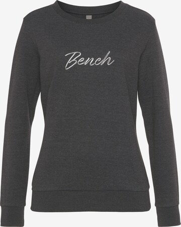 BENCH Sweatshirt in Grijs: voorkant