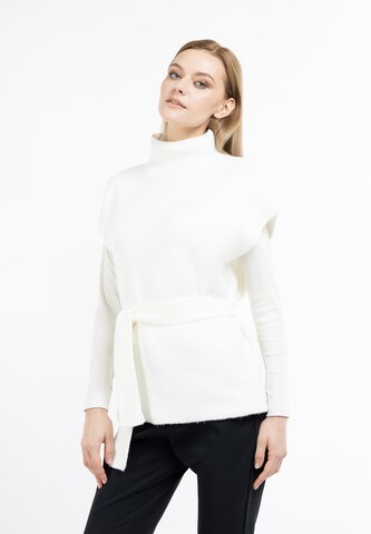 DreiMaster Klassik Cape in White: front