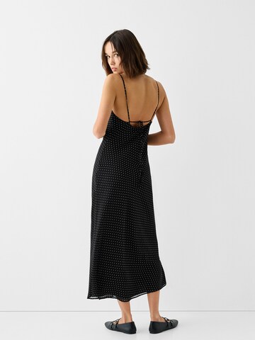 Rochie de la Bershka pe negru