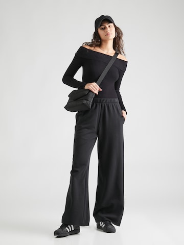 HOLLISTER Wide Leg Hose in Schwarz