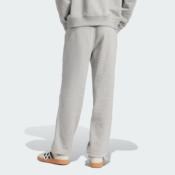ADIDAS ORIGINALS Конический (Tapered) Штаны 'Essentials' в Серый