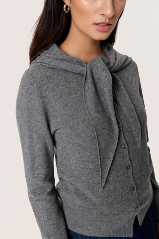 SOAKED IN LUXURY Gebreid vest 'Molina' in Grijs