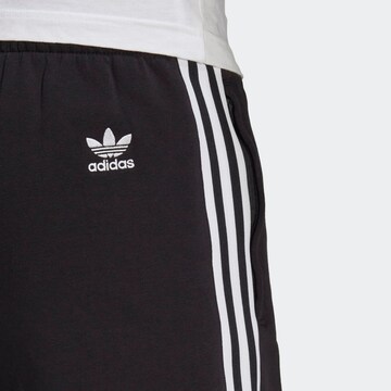 Regular Pantaloni de la ADIDAS ORIGINALS pe negru