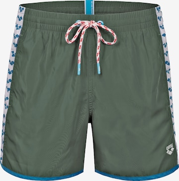 ARENA - Bermudas 'TEAM STRIPE' en verde: frente