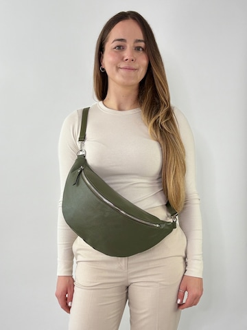 lePelou Fanny Pack in Green: front