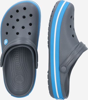 Crocs - Sapato aberto em cinzento