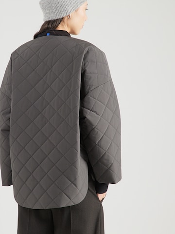 Geacă de primăvară-toamnă 'Mona' de la Embassy of Bricks and Logs pe negru