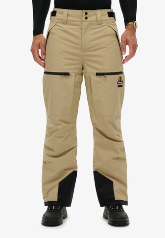 Regular Pantalon fonctionnel Superdry en marron : devant