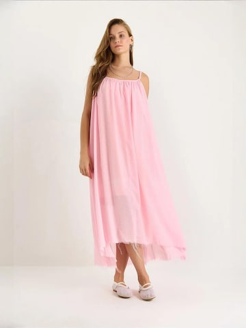 Abito estivo di Bianco Lucci in rosa: frontale