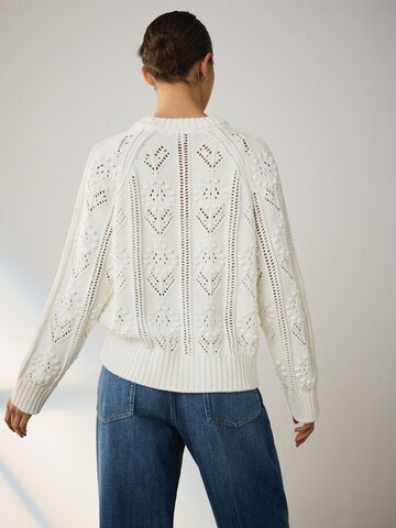 Pulover de la Next pe alb