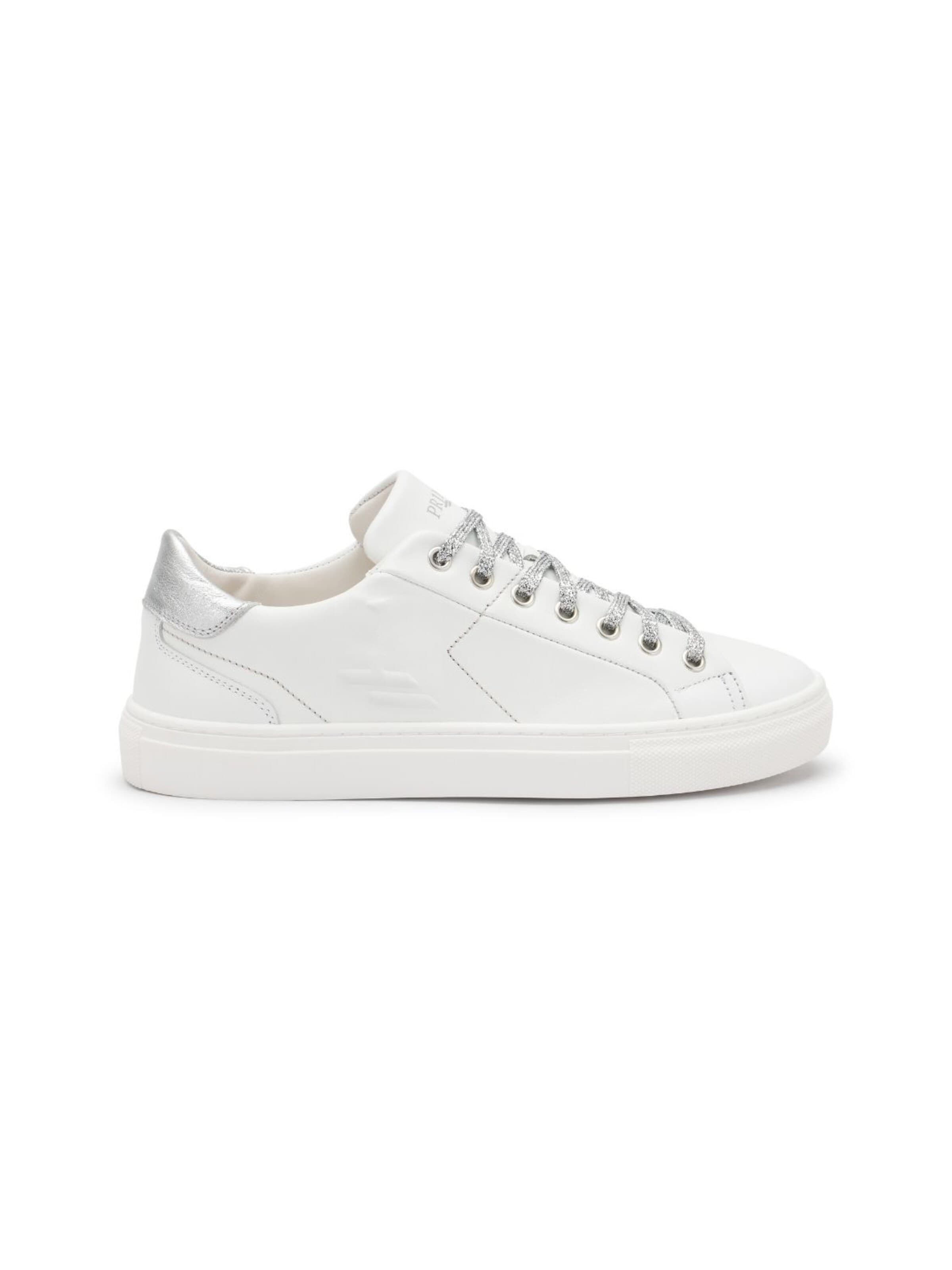 Baskets basses 'Lunar' PR1MO en argent : devant