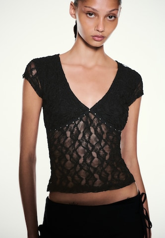 Tricou de la Pull&Bear pe negru: față