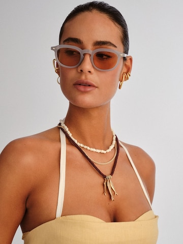 LE SPECS Zonnebril 'HEART THROB' in Grijs