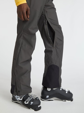 Coupe slim Pantalon de sport O'NEILL en gris