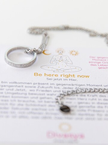 Divasya Kette 'Be here right now' in Silber