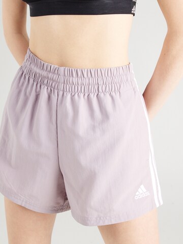 ADIDAS SPORTSWEAR - Loosefit Calças de desporto 'Essentials' em roxo