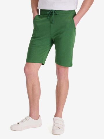 regular Pantaloni di WESTMARK LONDON in verde: frontale