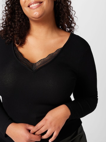 ABOUT YOU Curvy - Camiseta 'Christina' en negro