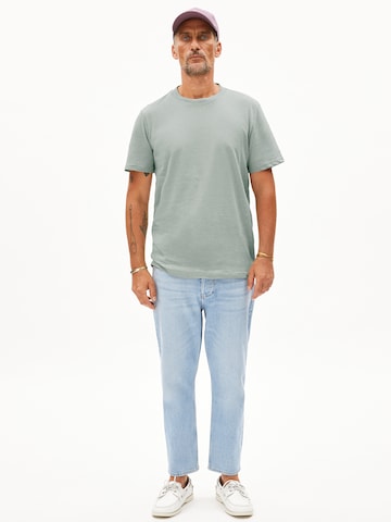 T-Shirt 'MAARKOS LINO' ARMEDANGELS en vert : devant
