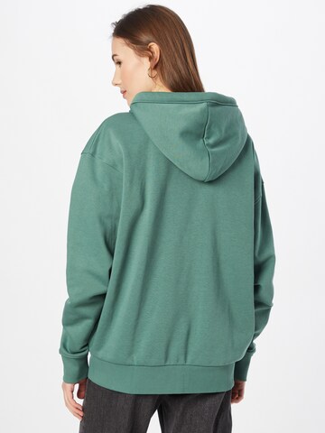 WEEKDAY - Sudadera con cremallera 'Alisa' en verde