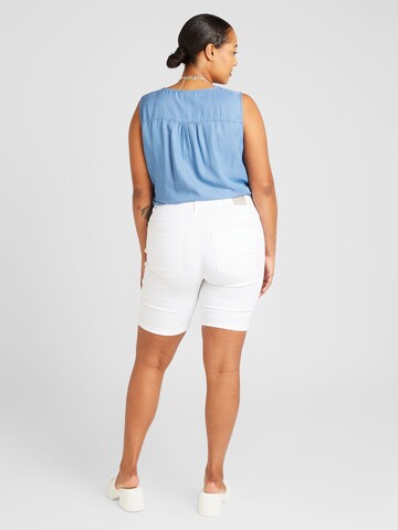 Coupe slim Jean 'THUNDER' ONLY Carmakoma en blanc