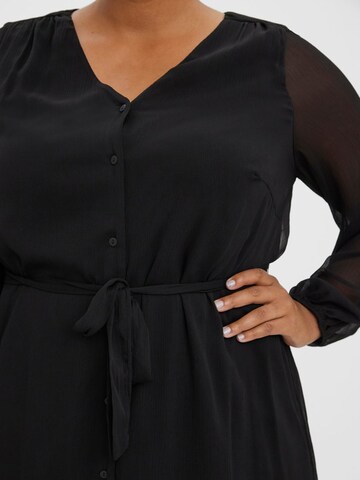 Vero Moda Curve Sukienka koszulowa 'Kaya' w kolorze czarny