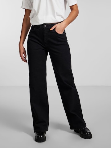 PIECES Regular Jeans 'Holly' in Black: front