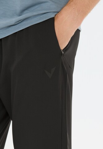 Virtus Tapered Sweathose 'Mack V2' in Schwarz