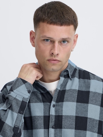 Coupe regular Chemise 'BHBUSTER' BLEND en bleu