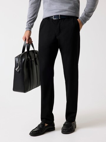 GUESS Slimfit Hose in Schwarz: Vorderseite